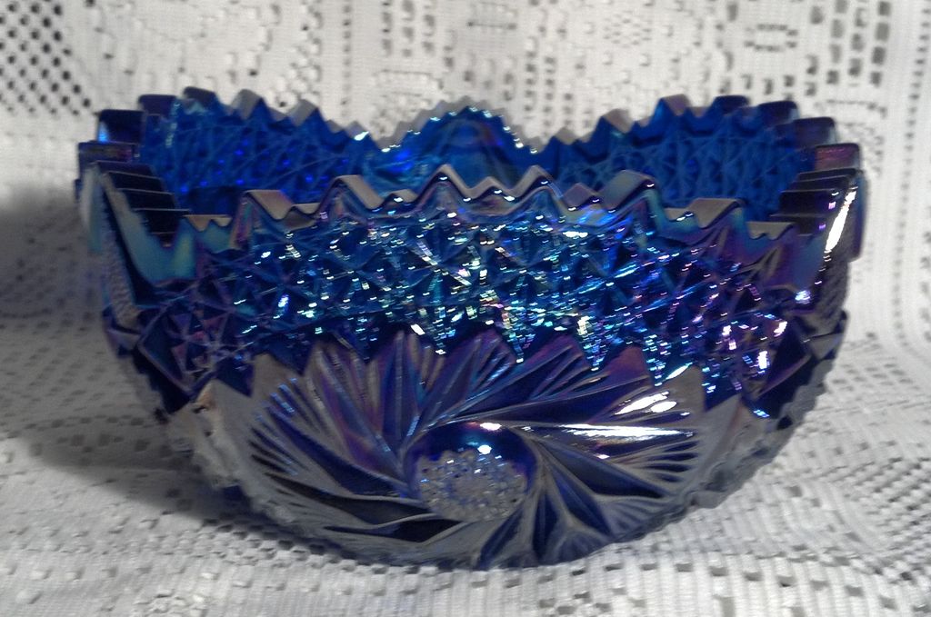 L.E. Smith Comet in the Stars Blue (Purple) Carnival Glass Bowl L.E. Smith Comet in the Stars Blue (Purple) Carnival Glass Bowl