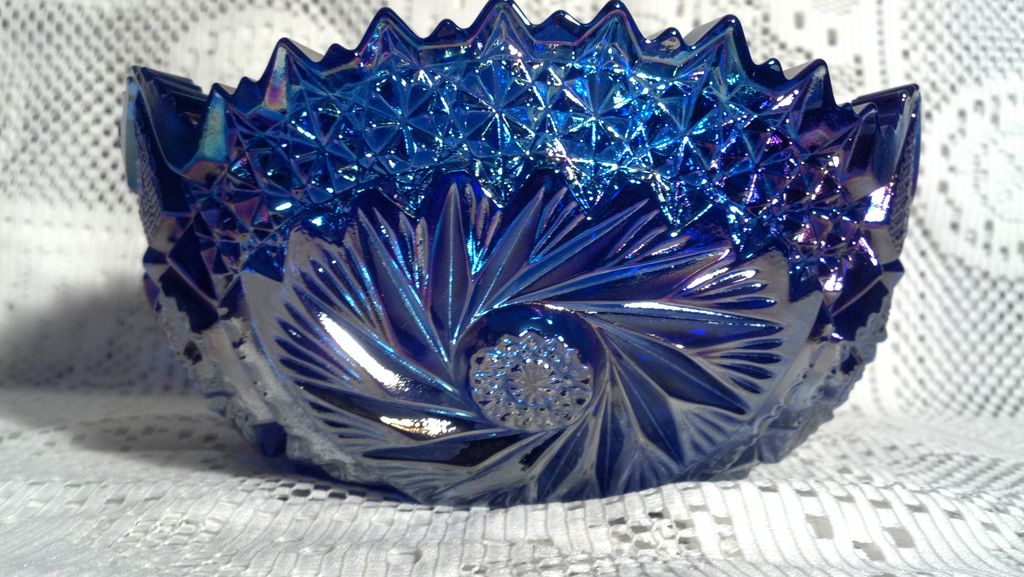 L.E. Smith Comet in the Stars Blue (Purple) Carnival Glass Bowl L.E. Smith Comet in the Stars Blue (Purple) Carnival Glass Bowl