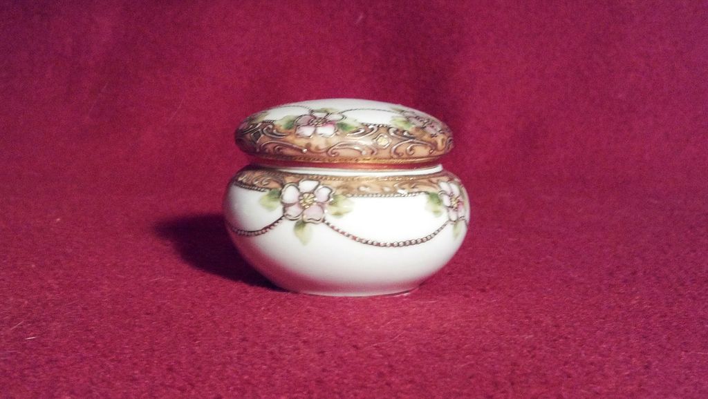 Nippon Noritake RC Trinket Box with Gilding and Flowers Nippon Noritake RC Trinket Box with Gilding and Flowers