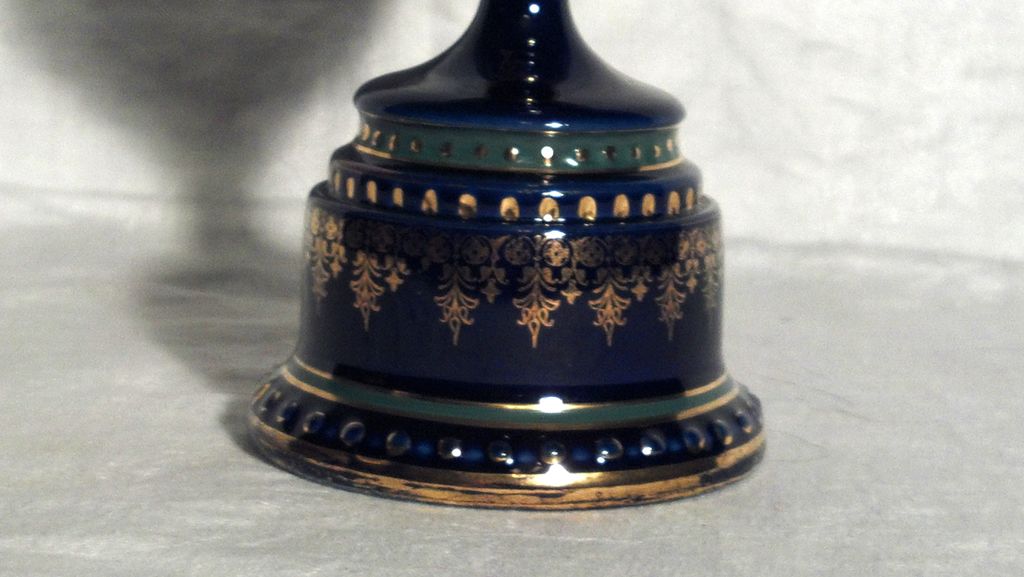 Item ID: Royal Vienna Vase In Shop's Backroom Item ID: Royal Vienna Vase In Shop's Backroom
