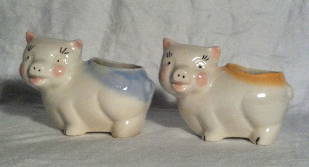 Item ID: Shawnee Pig Planters (Pair) In Shop's Backroom Item ID: Shawnee Pig Planters (Pair) In Shop's Backroom