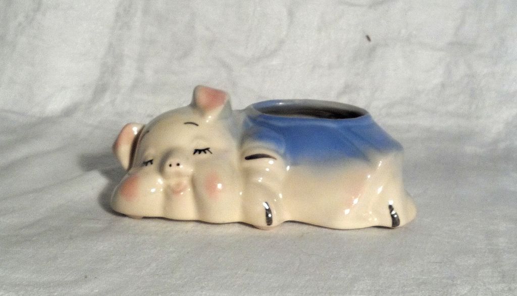 Shawnee Planter Sleeping Pig in Perfect Condition Shawnee Planter Sleeping Pig in Perfect Condition