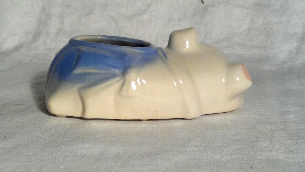 Shawnee Planter Sleeping Pig in Perfect Condition Shawnee Planter Sleeping Pig in Perfect Condition
