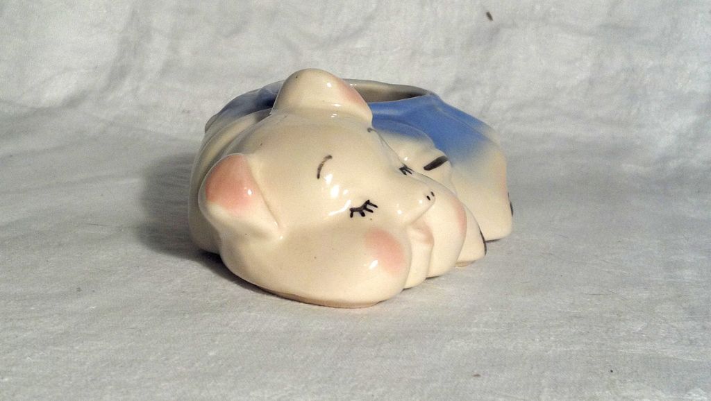 Shawnee Planter Sleeping Pig in Perfect Condition Shawnee Planter Sleeping Pig in Perfect Condition