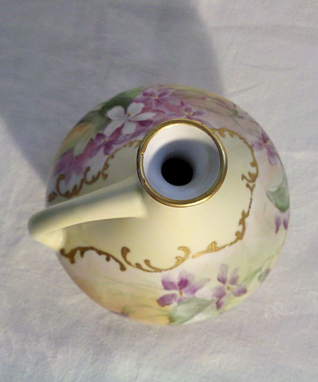 Vintage Handpainted Vase Unmarked in Excellent Condition Vintage Handpainted Vase Unmarked in Excellent Condition