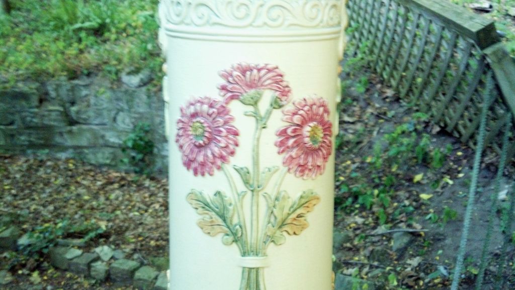Weller Pottery 16.5" Roma Pedestal in Excellent Condition Weller Pottery 16.5" Roma Pedestal in Excellent Condition