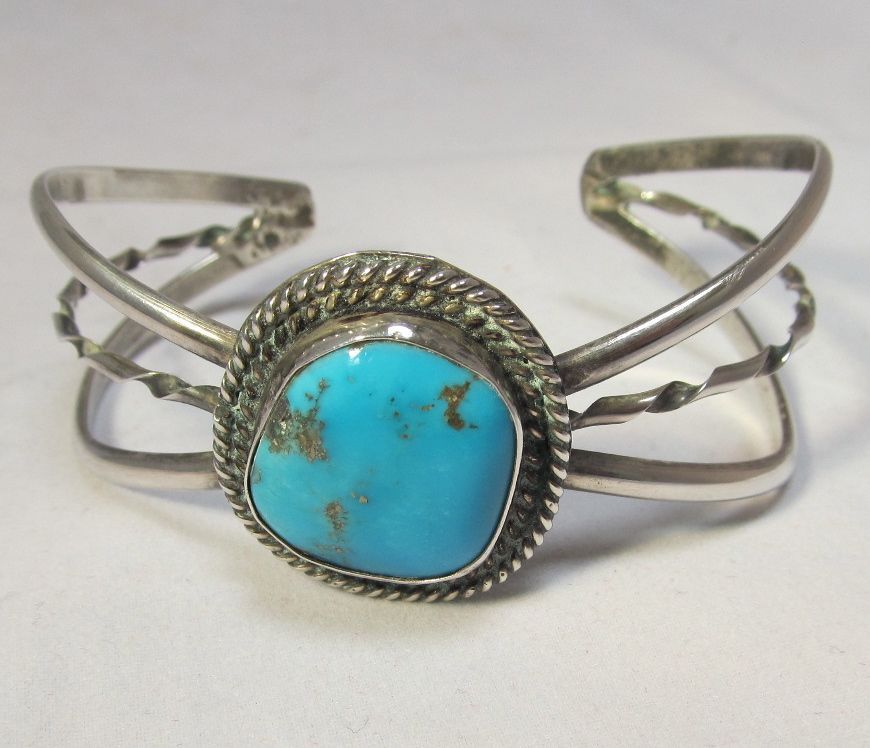 Native American Style Sterling Silver Turquoise Bracelet Native American Style Sterling Silver Turquoise Bracelet