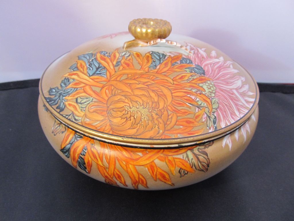 Erotic Japanese Covered Bowl Early 20th Century Erotic Japanese Covered Bowl Early 20th Century