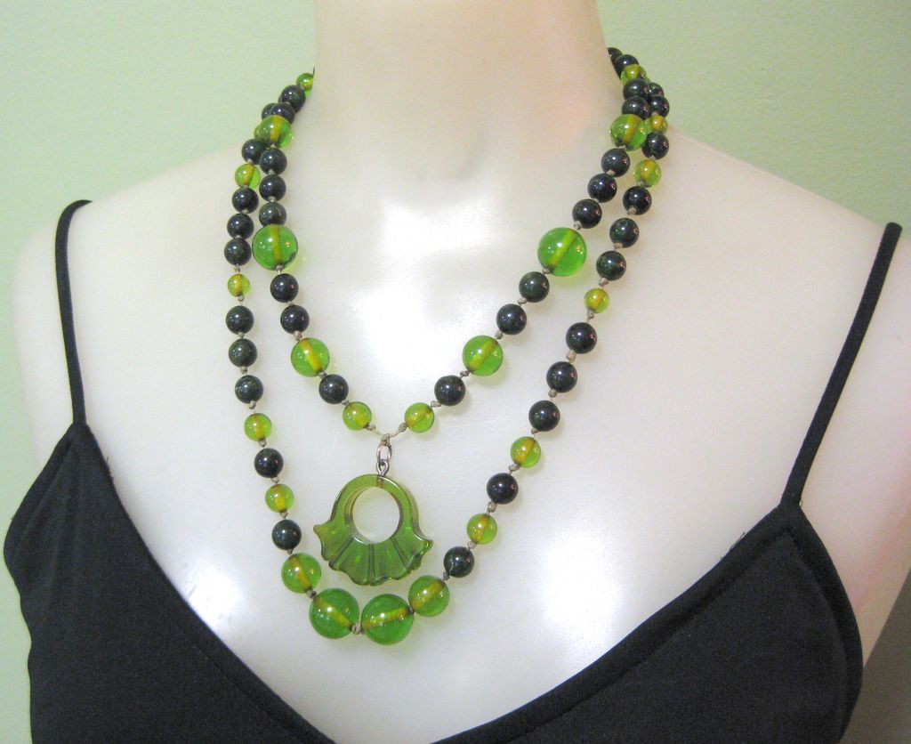 Vintage Bakelite Bead Necklace, Green Apple Juice Vintage Bakelite Bead Necklace, Green Apple Juice