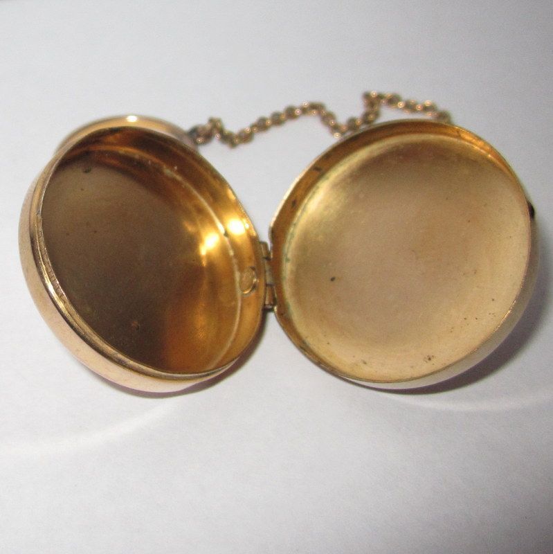 Finger Ring Dance Compact, Rouge, Rolled Rose Gold Finger Ring Dance Compact, Rouge, Rolled Rose Gold