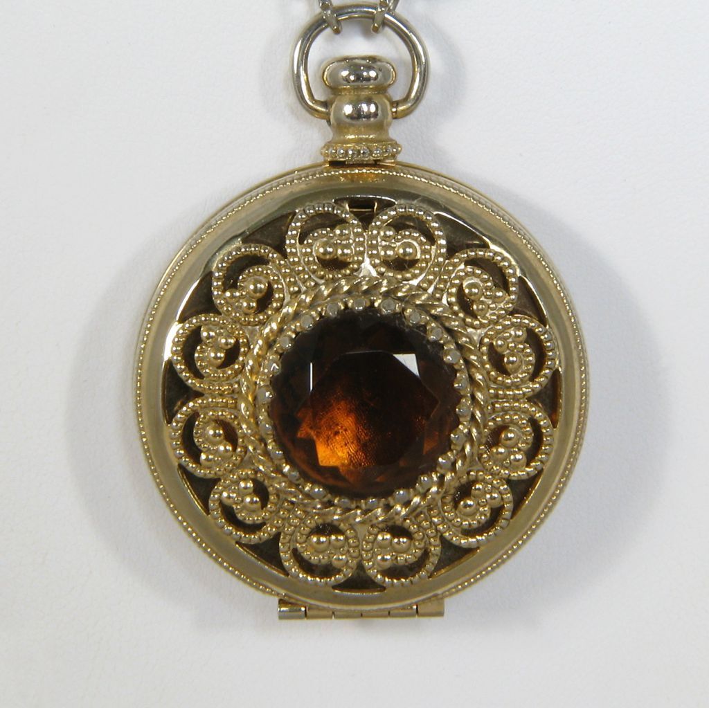 Avon "Victorian Locket Necklace" Locket Pendant Necklace Avon "Victorian Locket Necklace" Locket Pendant Necklace
