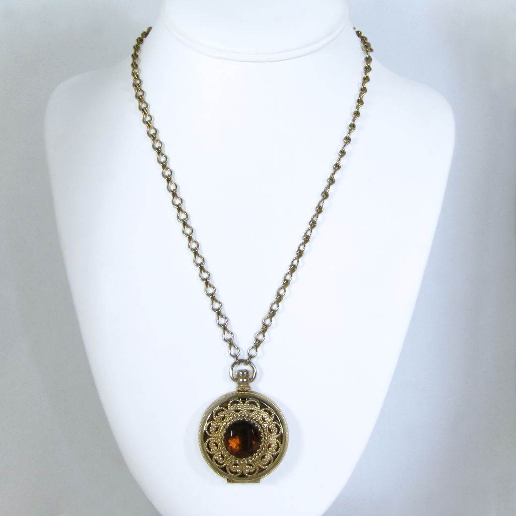 Avon "Victorian Locket Necklace" Locket Pendant Necklace Avon "Victorian Locket Necklace" Locket Pendant Necklace