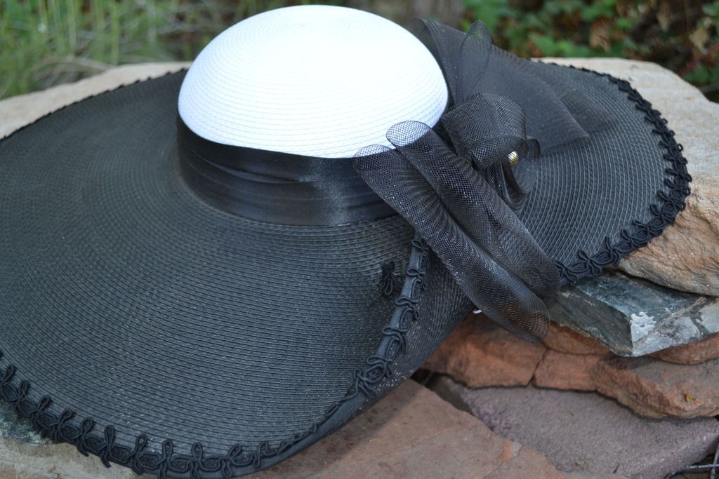 Vintage Large Brim 1960s Black and White Haute Couture Hat Vintage Large Brim 1960s Black and White Haute Couture Hat