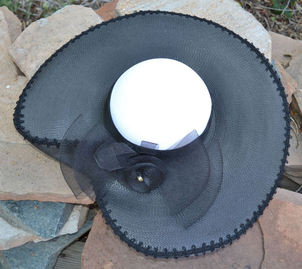Vintage Large Brim 1960s Black and White Haute Couture Hat Vintage Large Brim 1960s Black and White Haute Couture Hat