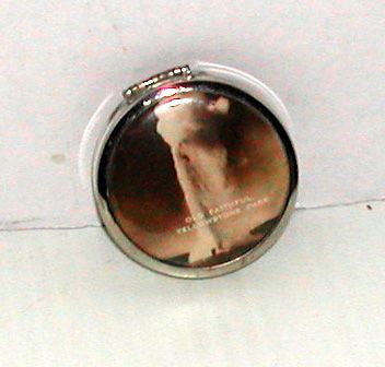 Vintage c. 1950s Yellowstone Souvenir Compact Old Faithful Vintage c. 1950s Yellowstone Souvenir Compact Old Faithful