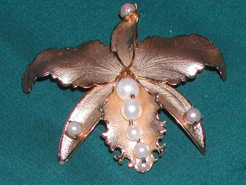 Vintage c. 1940s Winard Pearl & 12K Gold Filled Pin Brooch Vintage c. 1940s Winard Pearl & 12K Gold Filled Pin Brooch