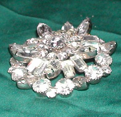 Vintage c. 1950 Rhinestone Brooch Pin Unmarked Weiss Vintage c. 1950 Rhinestone Brooch Pin Unmarked Weiss