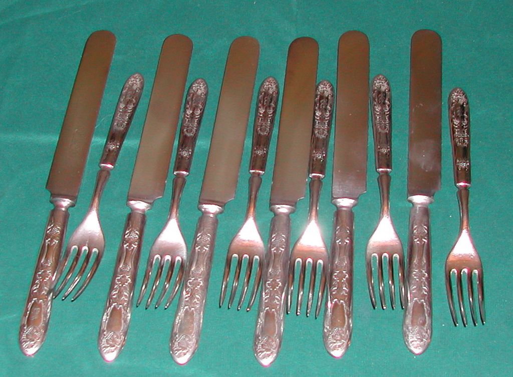 12 Pieces Rogers Warranted12 DWT Silverplate Grapes Pat. 1908 12 Pieces Rogers Warranted12 DWT Silverplate Grapes Pat. 1908