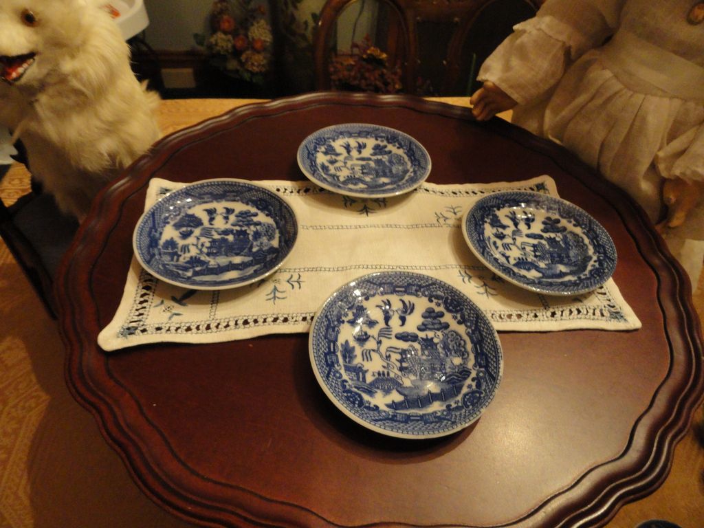 Blue Willow Doll's Tea Set - Gently used Blue Willow Doll's Tea Set - Gently used