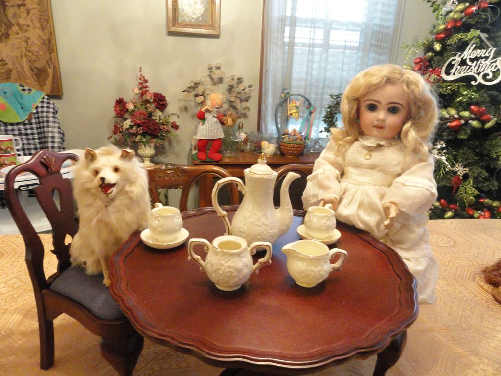 Lovely White Raised Design Trimmed in Gold Doll's Tea Set Lovely White Raised Design Trimmed in Gold Doll's Tea Set