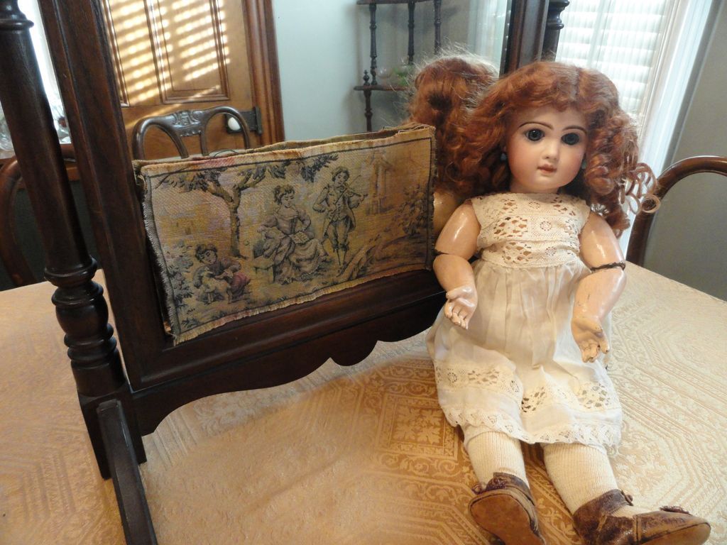 Lovely Doll-size Tapestry – Made in France Lovely Doll-size Tapestry – Made in France