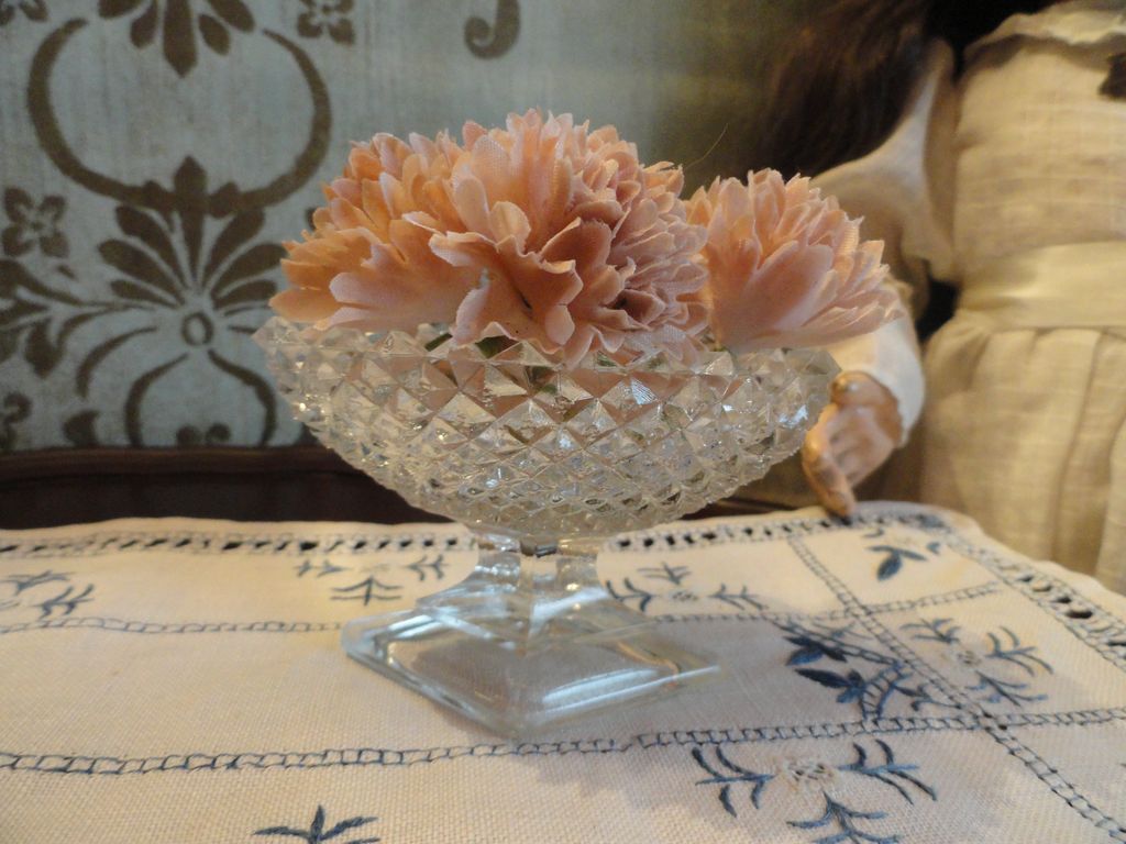 Pressed Glass Oval Doll Bowl Pressed Glass Oval Doll Bowl