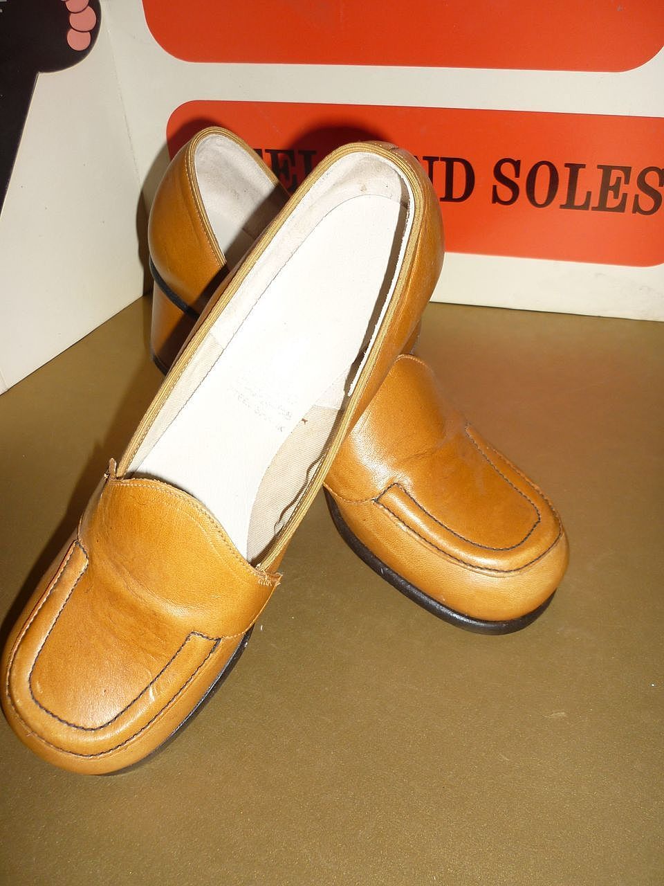1960's/70's Hush Puppies - Ladies Shoes- Size 7 1/2 N -N.O.S.S. 1960's/70's Hush Puppies - Ladies Shoes- Size 7 1/2 N -N.O.S.S.