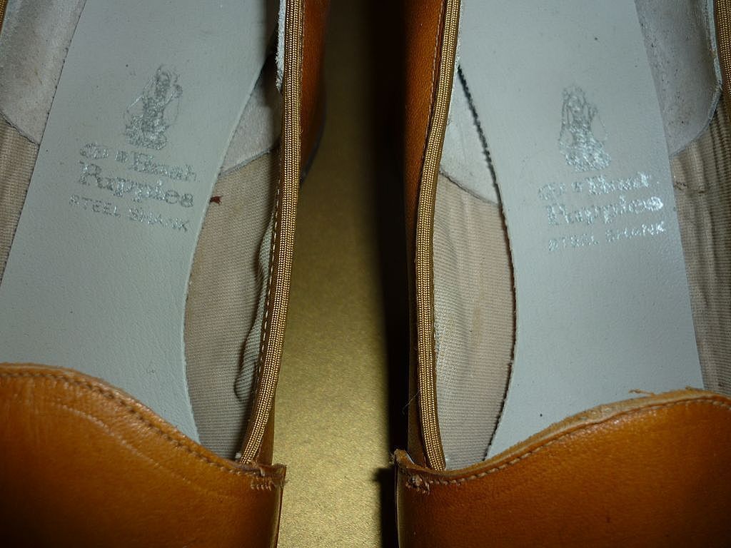 1960's/70's Hush Puppies - Ladies Shoes- Size 7 1/2 N -N.O.S.S. 1960's/70's Hush Puppies - Ladies Shoes- Size 7 1/2 N -N.O.S.S.
