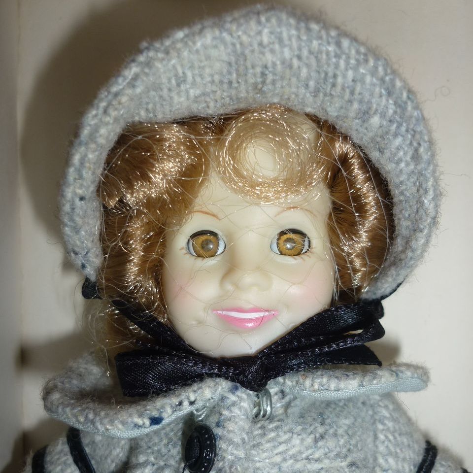 Ideal Shirley Temple Doll - NRFB - 12" Dimples 1982-83 Ideal Shirley Temple Doll - NRFB - 12" Dimples 1982-83
