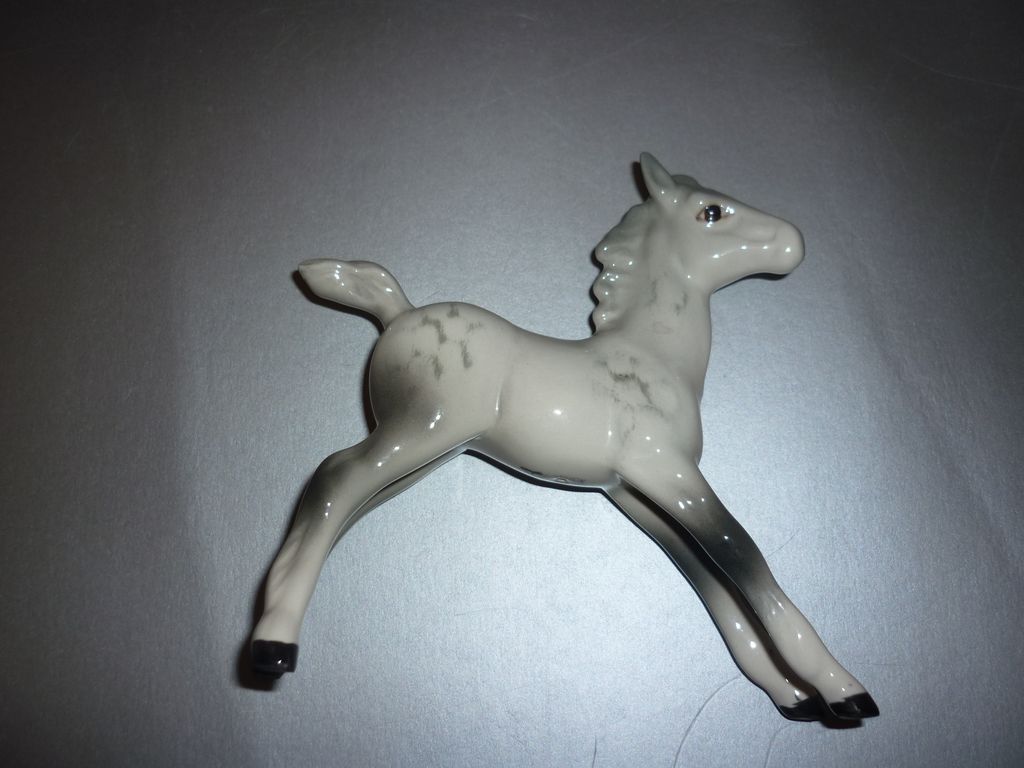 Beswick Lot-Two Foals #836 & #946 With Beswick Collectors Book -No. 3 - 1977 Beswick Lot-Two Foals #836 & #946 With Beswick Collectors Book -No. 3 - 1977