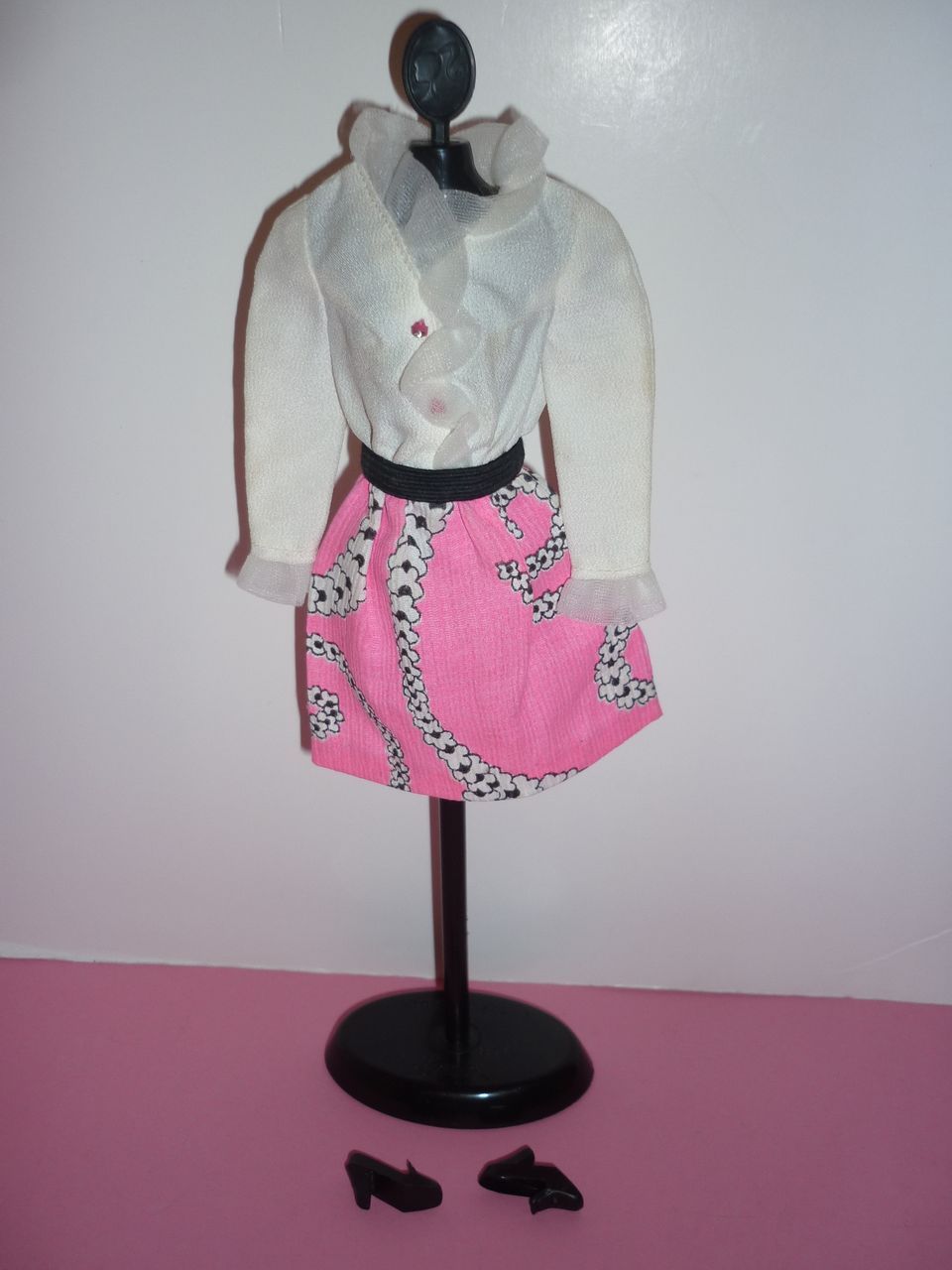 Mattel-Barbie ~Pretty Power~ Complete - #1863 From 1969 -Nice! Mattel-Barbie ~Pretty Power~ Complete - #1863 From 1969 -Nice!