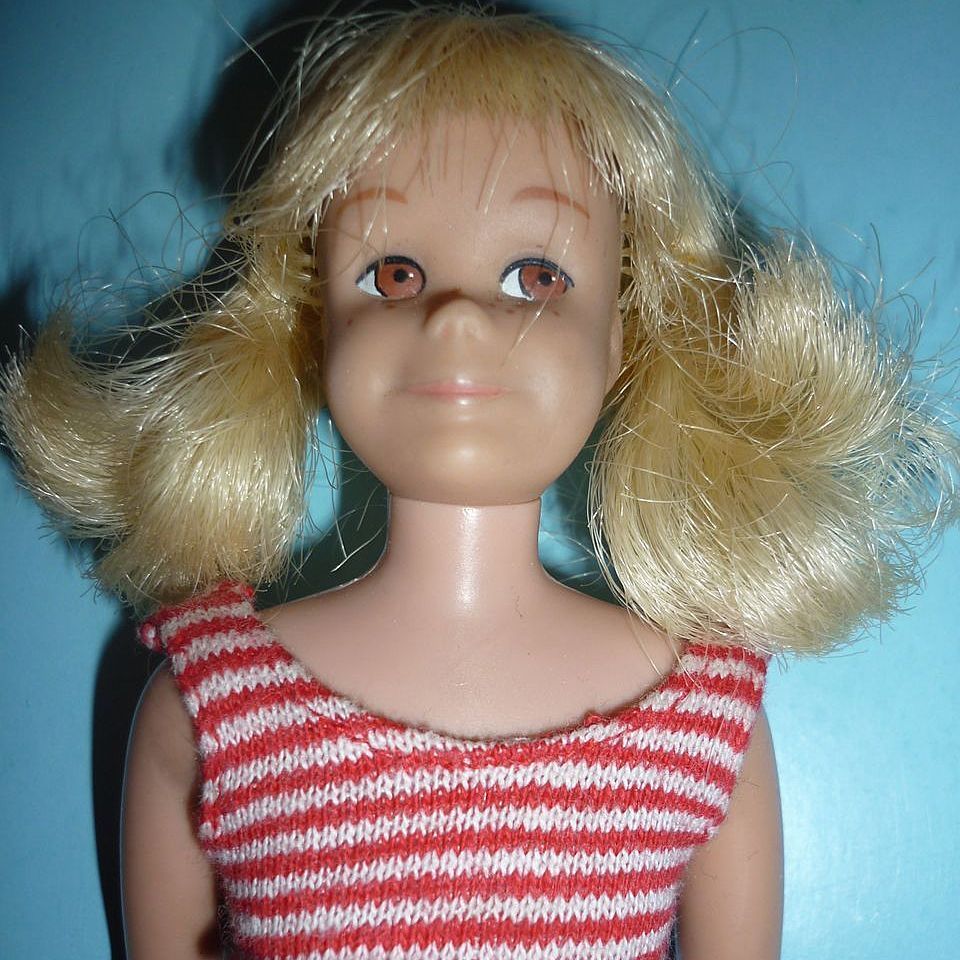 Mattel Blonde Skooter Doll - Straight Legs + Red & White Swimsuit Mattel Blonde Skooter Doll - Straight Legs + Red & White Swimsuit