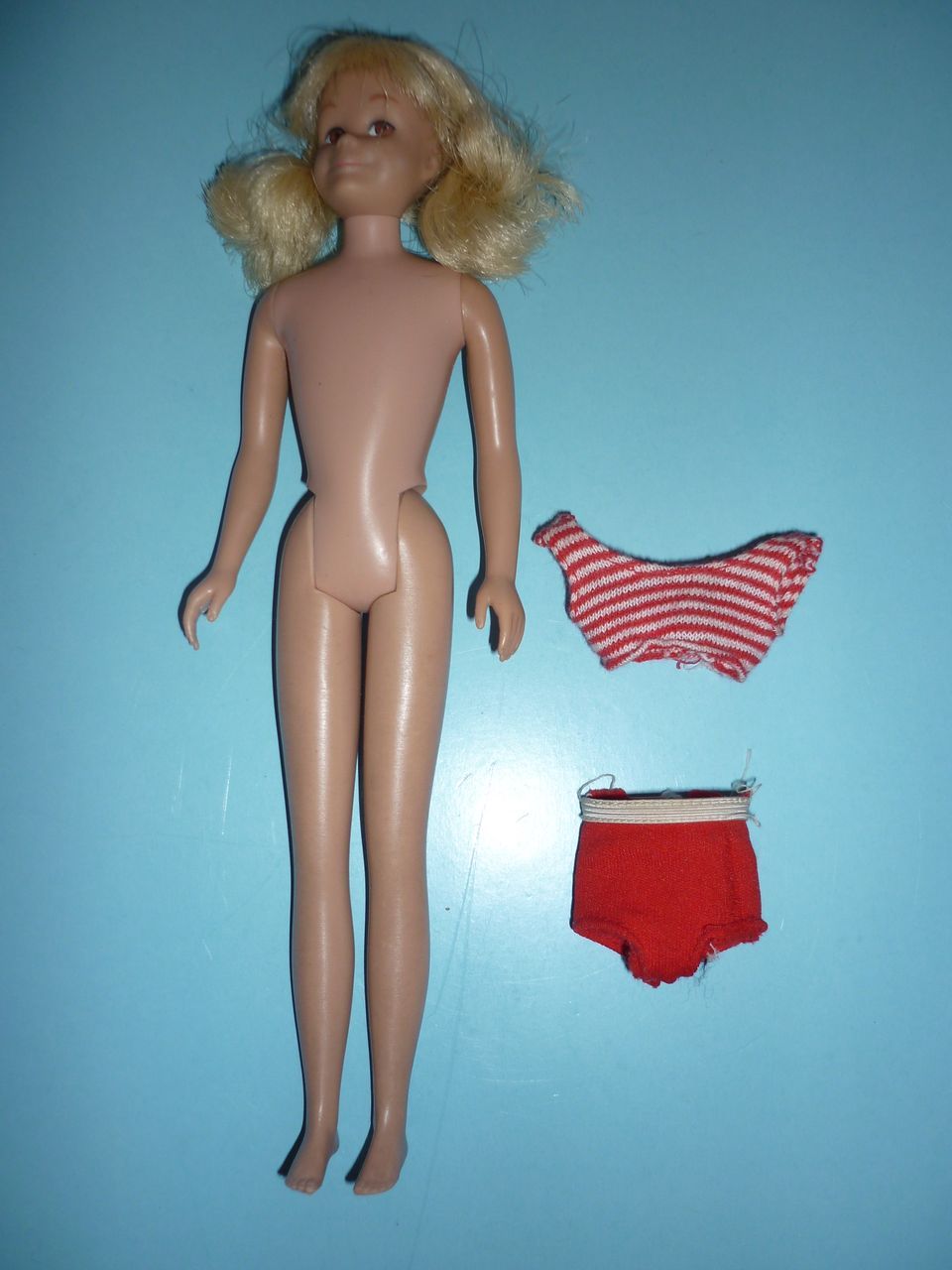 Mattel Blonde Skooter Doll - Straight Legs + Red & White Swimsuit Mattel Blonde Skooter Doll - Straight Legs + Red & White Swimsuit