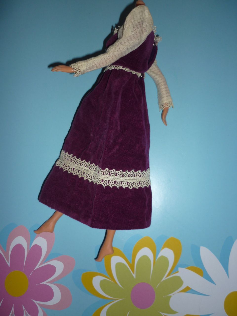 Mattel-Barbie ~Victorian Velvet Dress~ #3431 From 1971 - 1972 Mattel-Barbie ~Victorian Velvet Dress~ #3431 From 1971 - 1972