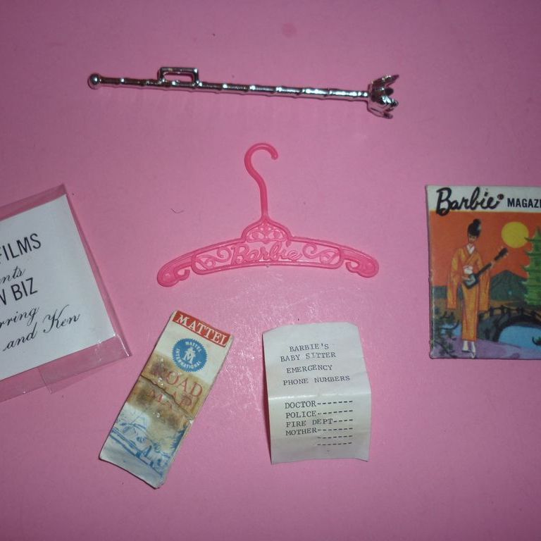 Mattel Vintage Barbie -Small lot of HTF Accessories - 6 Pieces Mattel Vintage Barbie -Small lot of HTF Accessories - 6 Pieces