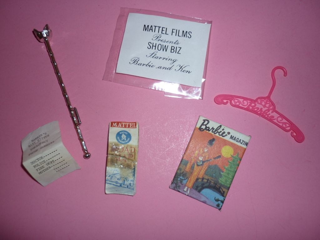 Mattel Vintage Barbie -Small lot of HTF Accessories - 6 Pieces Mattel Vintage Barbie -Small lot of HTF Accessories - 6 Pieces