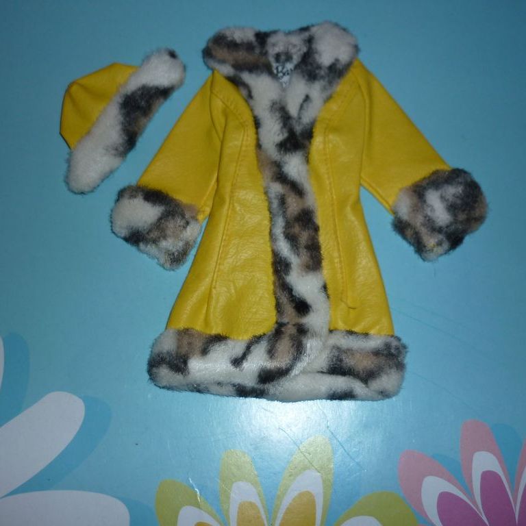 Mattel Barbie ~Great Coat & Hat~ #1459 from 1970 Mattel Barbie ~Great Coat & Hat~ #1459 from 1970