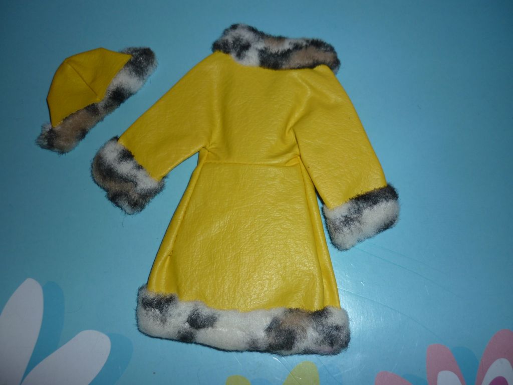 Mattel Barbie ~Great Coat & Hat~ #1459 from 1970 Mattel Barbie ~Great Coat & Hat~ #1459 from 1970