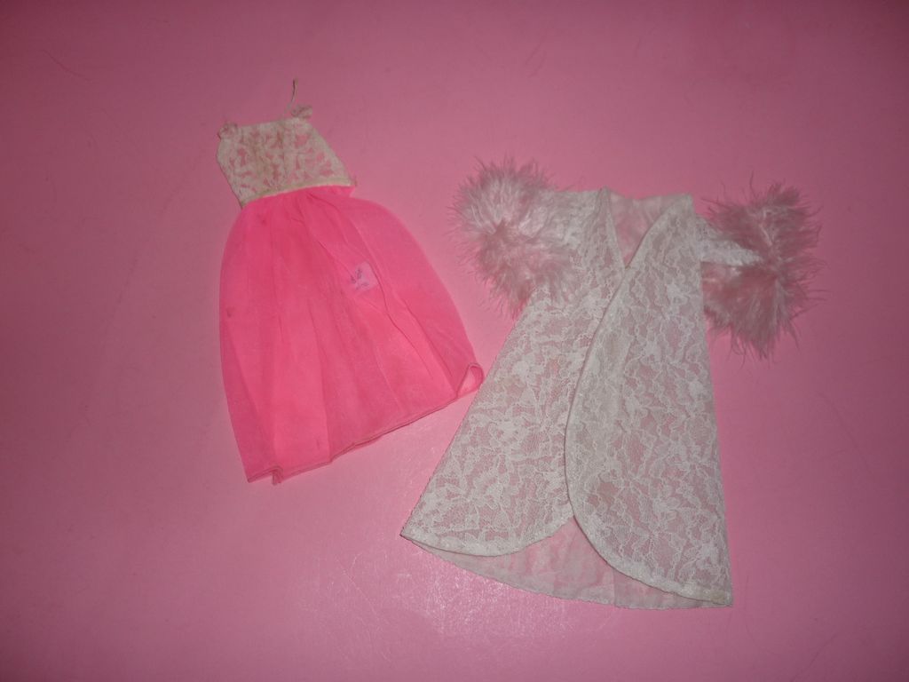 Mattel-Barbie ~Pink Moonbeams~Hot Pink Nightgown & Robe - #1694 From 1967 - 1968 Mattel-Barbie ~Pink Moonbeams~Hot Pink Nightgown & Robe - #1694 From 1967 - 1968