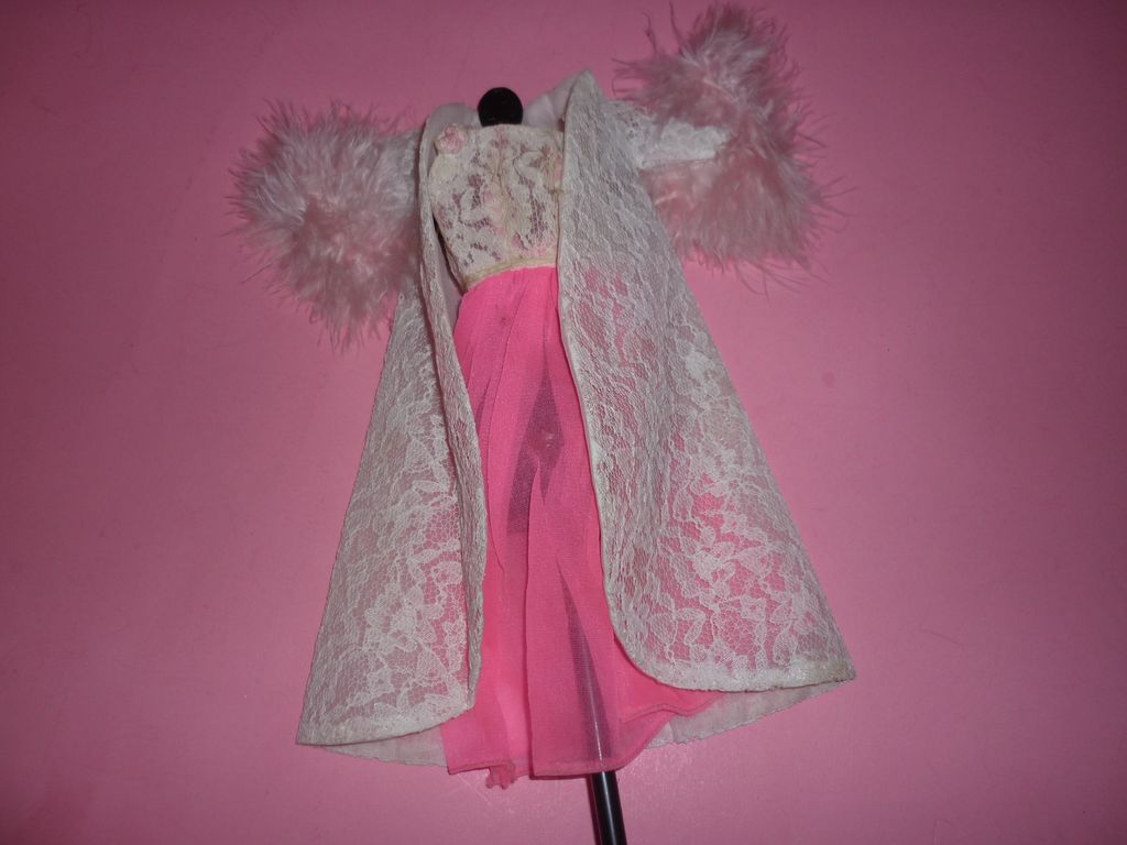 Mattel-Barbie ~Pink Moonbeams~Hot Pink Nightgown & Robe - #1694 From 1967 - 1968 Mattel-Barbie ~Pink Moonbeams~Hot Pink Nightgown & Robe - #1694 From 1967 - 1968