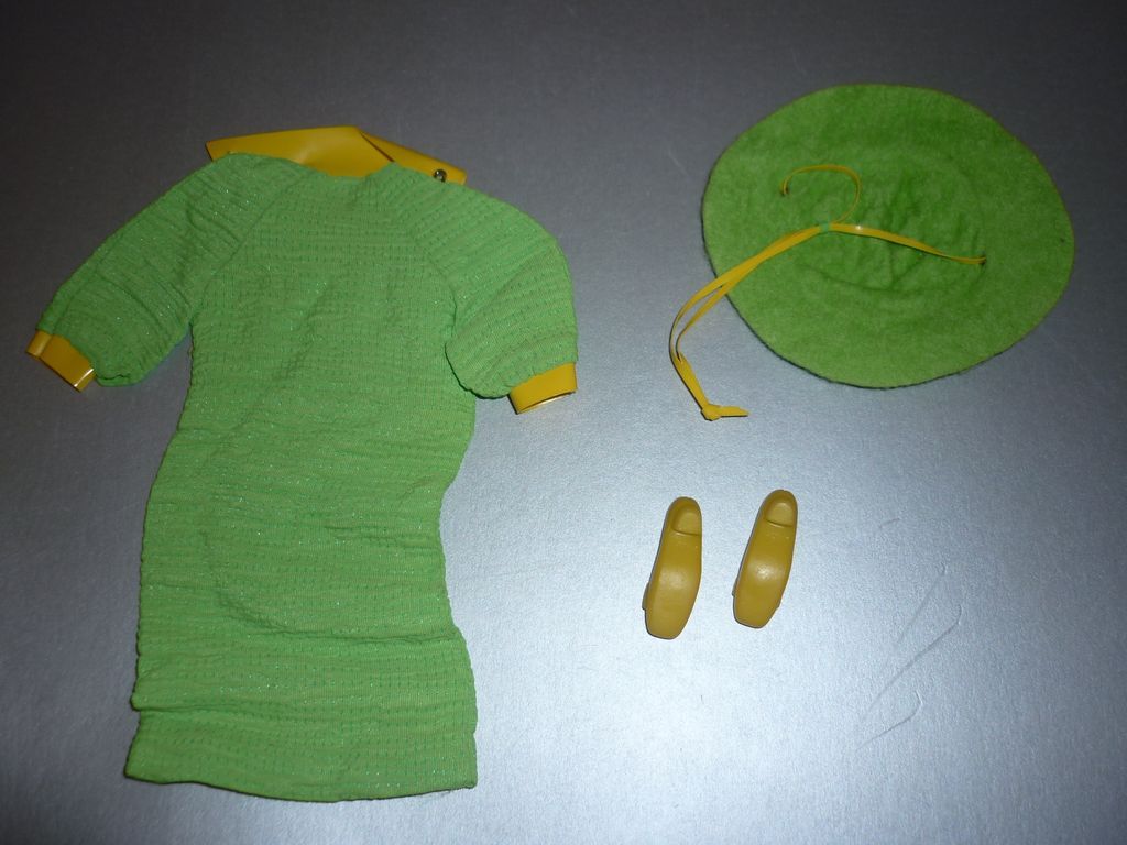 Mattel Barbie ~Snap Dash~ #1824 Dress, Hat, Yellow Squishy Shoes Mattel Barbie ~Snap Dash~ #1824 Dress, Hat, Yellow Squishy Shoes