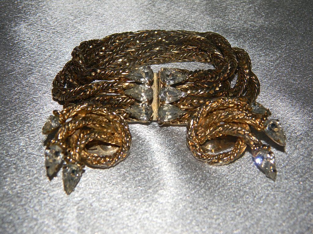 Substantial Hattie Carnegie Bracelet/Earrings Substantial Hattie Carnegie Bracelet/Earrings