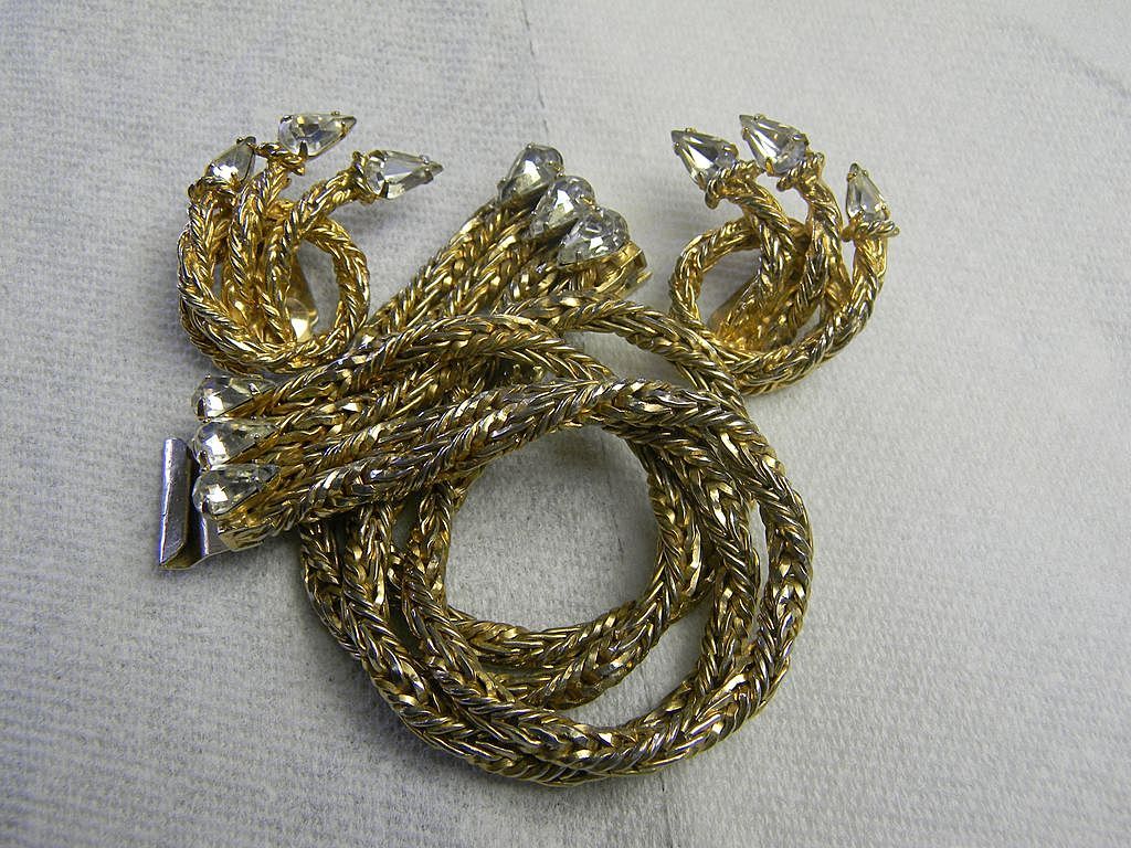 Substantial Hattie Carnegie Bracelet/Earrings Substantial Hattie Carnegie Bracelet/Earrings