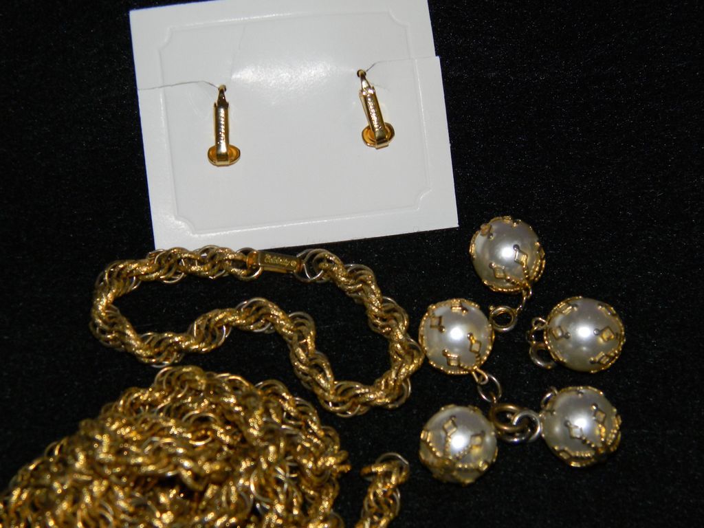 Fabulous Vintage Signed CELEBRITY Caged Faux Pearl Full Parure Necklace-Bracelet-Earrings Fabulous Vintage Signed CELEBRITY Caged Faux Pearl Full Parure Necklace-Bracelet-Earrings