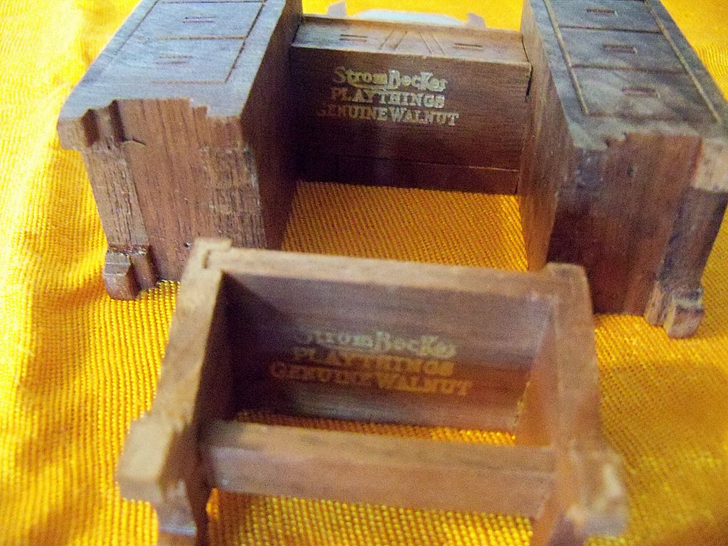 Vintage StromBecker Dollhouse Bedroom set - 10 piece Vintage StromBecker Dollhouse Bedroom set - 10 piece