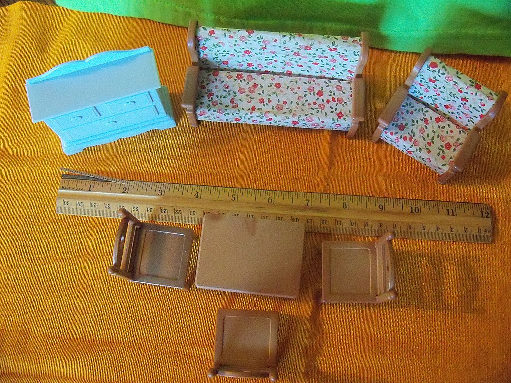 Vintage Dollhouse Furniture- Maple Town Story-7 piece Vintage Dollhouse Furniture- Maple Town Story-7 piece