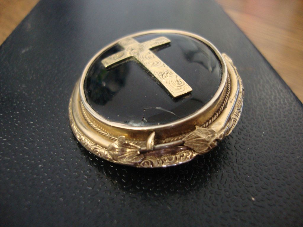 10K Gold & Black Onyx Mourning Pin 10K Gold & Black Onyx Mourning Pin