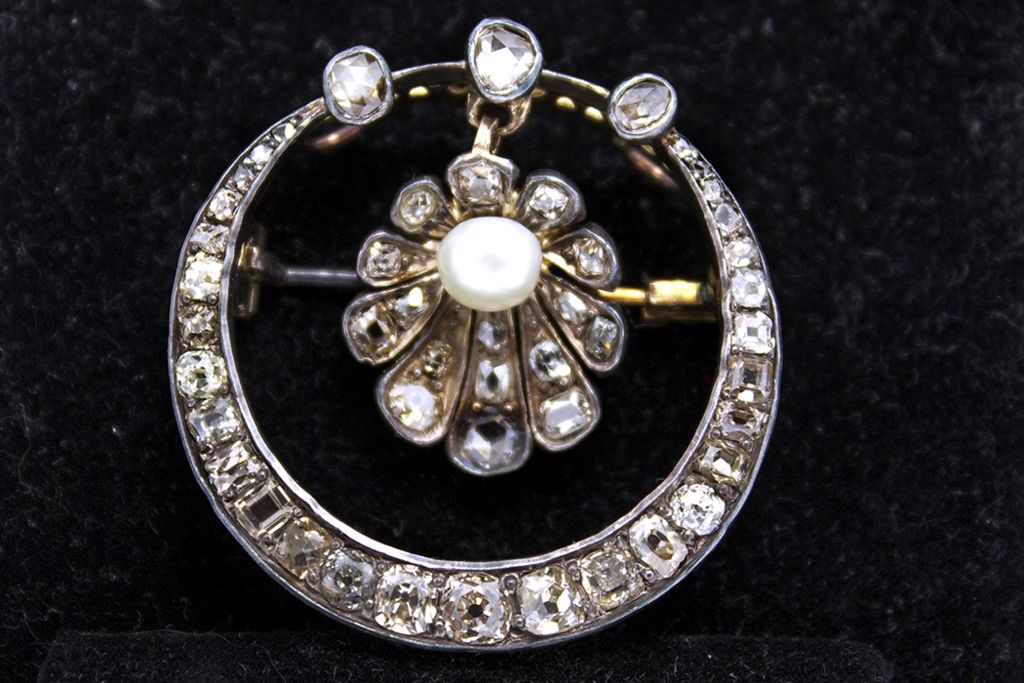 Early Victorian Silver on Gold 5tcw Diamond Brooch Pin Early Victorian Silver on Gold 5tcw Diamond Brooch Pin