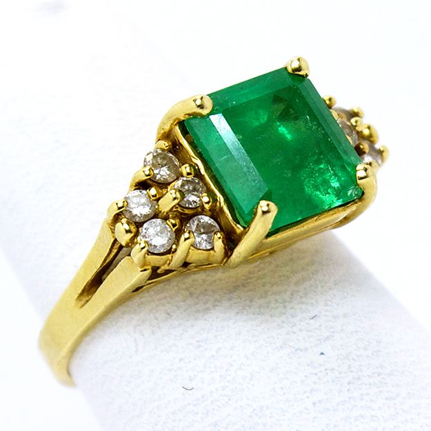 Elegant Estate 3.42ct Emerald Fashion Ring Elegant Estate 3.42ct Emerald Fashion Ring