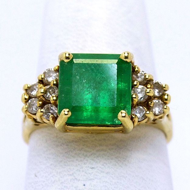 Elegant Estate 3.42ct Emerald Fashion Ring Elegant Estate 3.42ct Emerald Fashion Ring